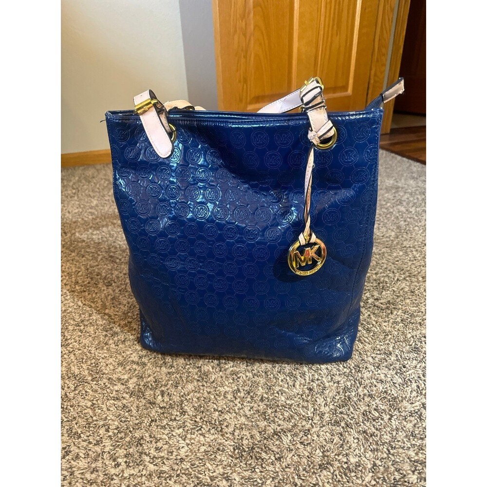 Micheal Kors jet set signature handbag